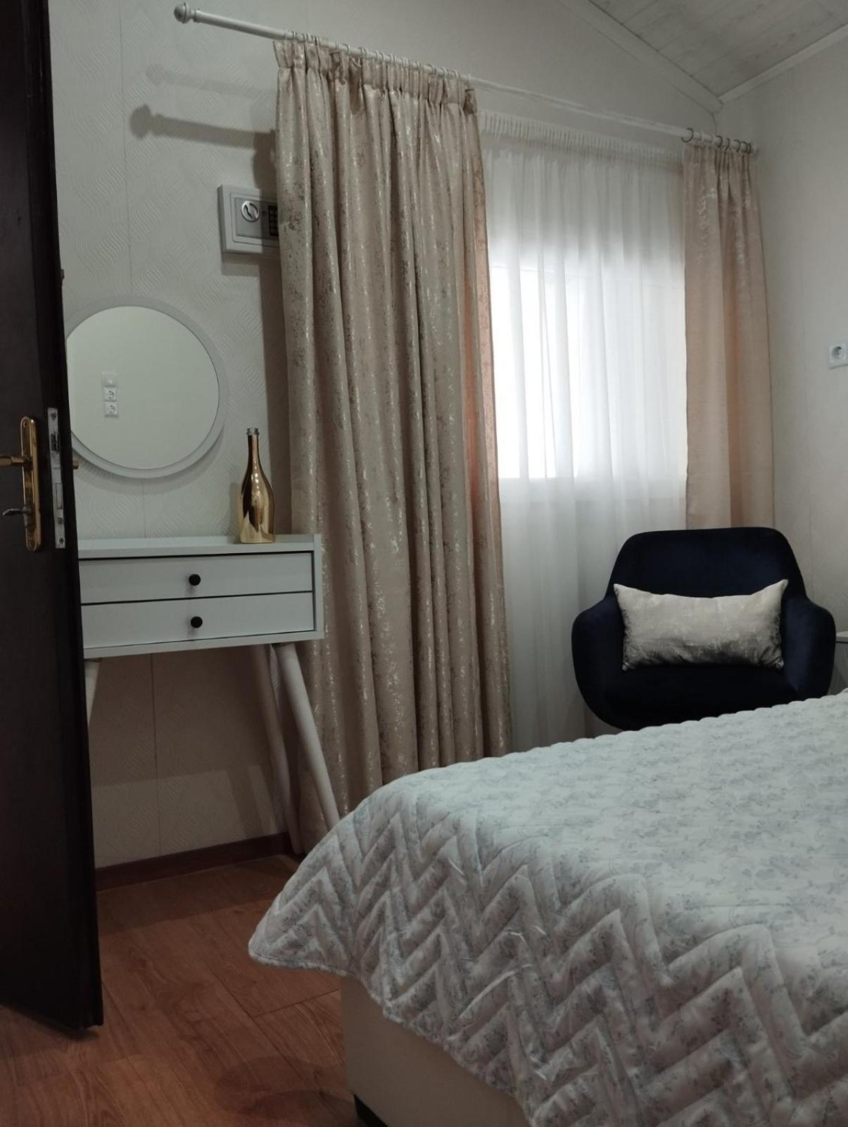 Nikolas House אספרובלטה